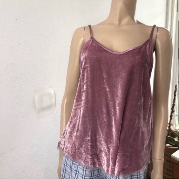 Pink Camisole Top with V-Neckline and Spaghetti Straps - Picture 4 of 15